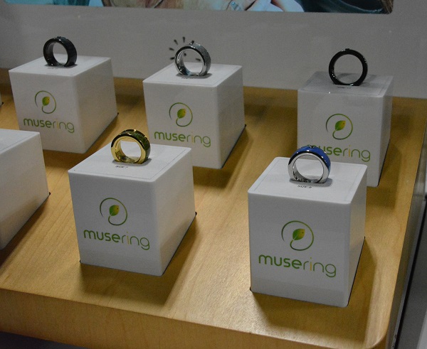 Muse Ring at CES 2017: blue, gray and green rings