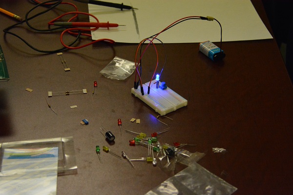 Electronics station with LED light circuit