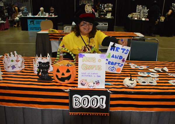 Scare LA kids' craft table