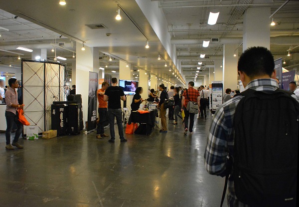 People browse aisles of TechDay LA 2017