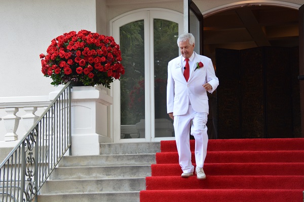 Dave Link comes down the steps of Tournament House