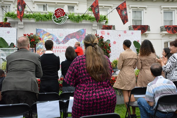 2018 Grand Marshal Gary Sinise and Tournament of Roses President Lance Tibbet hug at conclusion of announcement