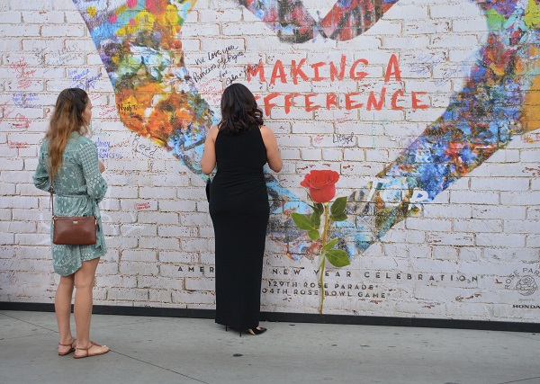 writing messages on the wall