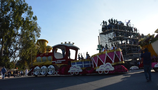 Honda opening float "Power of Dreams Express" as a tran reimagined from instruments