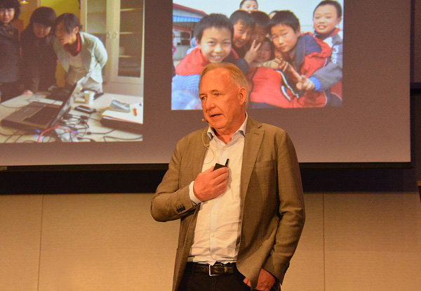 Dr. Walter Greenleaf onstage at Virtual Medicine conference