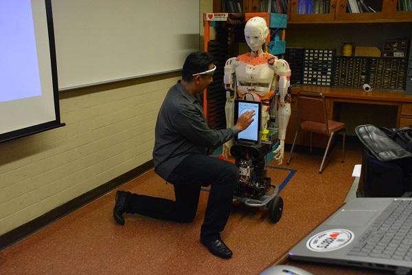 Walter Martinez of CSULB programs hsi "Evo" humanoid robot