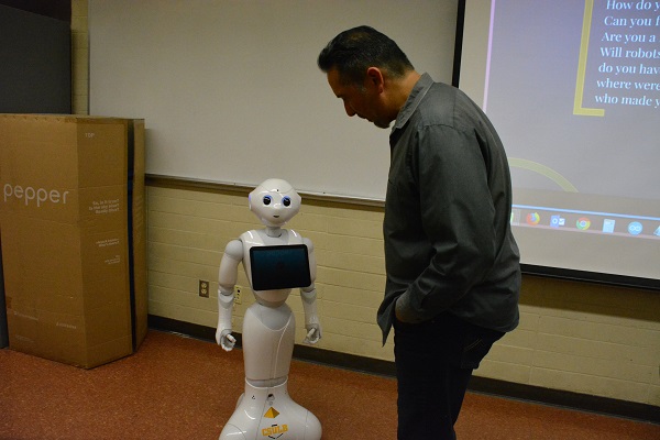 Walter Martinez speaks to "Pepper" robot