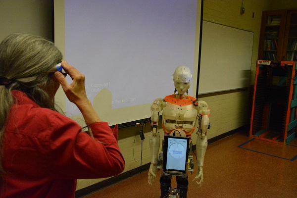 Reporter Dot Cannon tries moving InMoov robot "Evo" with brain waves