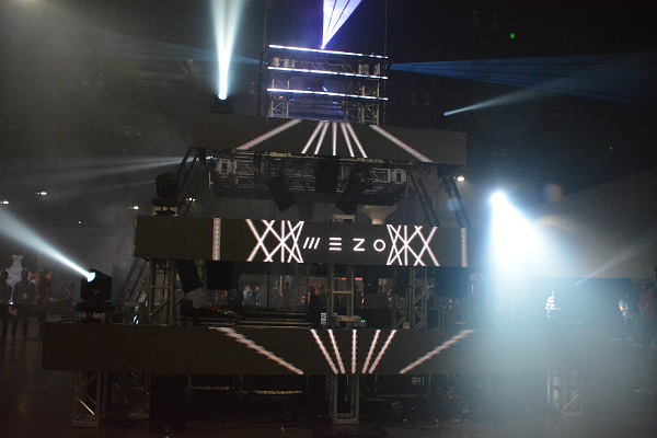 Mezo pyramid in white laser lights on the show floor at VRLA 2018