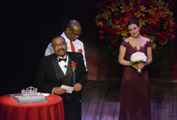 2019 tournament of Rose Presidnet Gerald Freeny holds the envelope containing the name of the new Rose Queen
