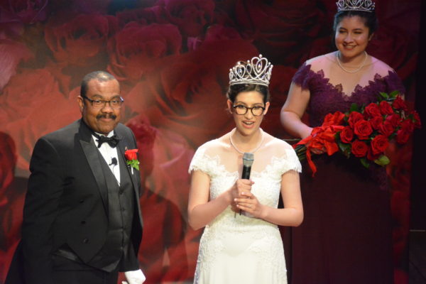 2019 Rose Queen Louise Deser Siskel repeats the Queen's Oath after Tournament of Roses President Gerald Freeny