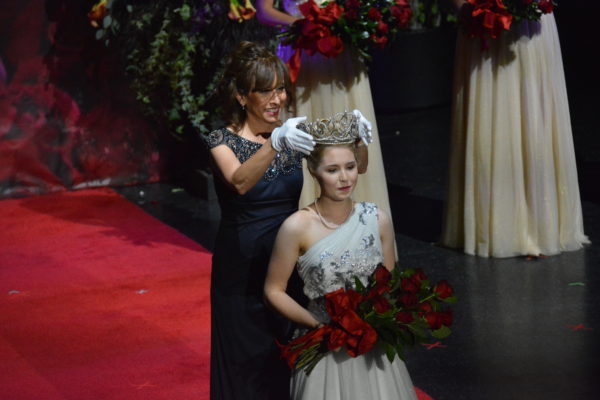 Tournament of Roses® President Laura Farber places a crown on Rose Queen® Camille Kennedy's head