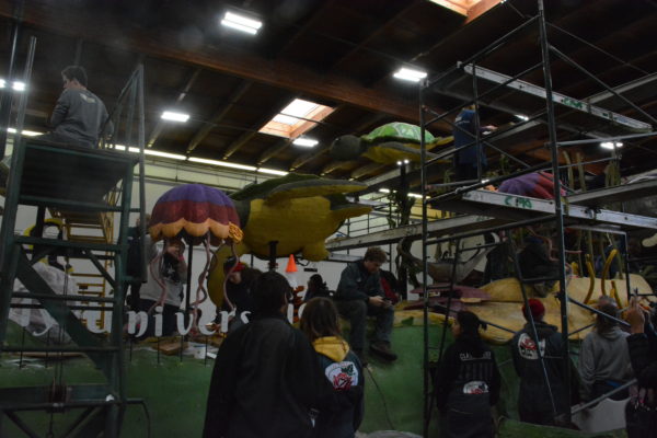Students decorating Cal Poly float in Rosemont Pavilion